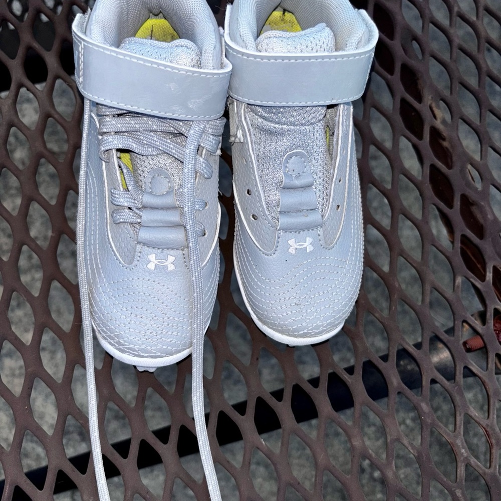 Under Armour Kids' Gray High-Top cleats